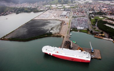 Vista aérea do porto de São Sebastião