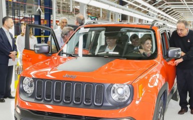 Presidente dentro do carro Jeep Renagade