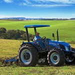 Trator TL 75 em trabalho na fazenda