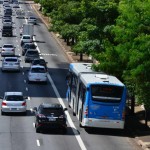 Trânsito de São Paulo com corredor exclusivo de ônibus