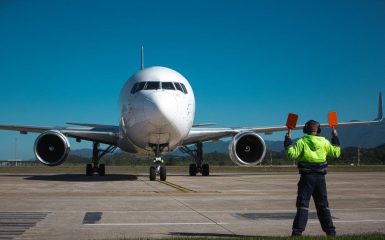 Na última quinta-feira (11/07), o programa Avião Solidário da LATAM realizou o transporte gratuito de três macacos-barrigudos (Lagothrix cana), uma espécie ameaçada de extinção, garantindo novos lares para reprodução e conservação da espécie.