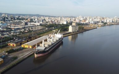 As movimentações nos portos do Rio Grande do Sul apresentaram uma redução de 2,39% nos cinco primeiros meses deste ano em comparação ao mesmo período de 2023, de acordo com dados divulgados pela Portos RS