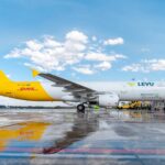 A DHL Supply Chain, especializada em armazenagem e distribuição, deu um passo importante rumo à agilidade de entregas aéreas ao se unir com a companhia aérea Levu Air Cargo. Juntas, as empresas investiram 90,5 milhões de euros para um projeto que contempla quatro aeronaves cargueiras próprias