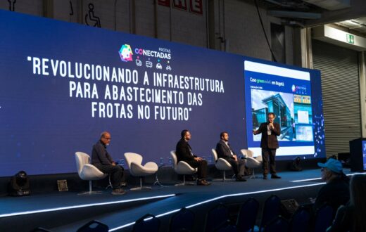 O Frotas Conectadas 2024, realizado nos dias 21 e 22 de maio, em São Paulo, reuniu mais de 1,8 mil participantes em dois dias de intensos debates sobre tecnologia e inovação aplicadas ao setor de transporte e logística. O evento contou com mais de 40 patrocinadores e o apoio das principais entidades que representam as empresas do setor, como lembrou Marcelo Fontana, diretor da OTM Editora, que organiza e promove o encontro.