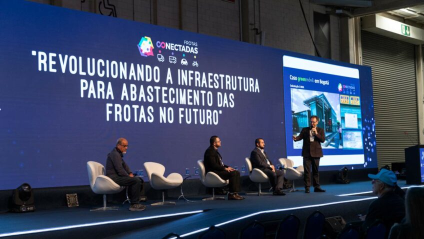 O Frotas Conectadas 2024, realizado nos dias 21 e 22 de maio, em São Paulo, reuniu mais de 1,8 mil participantes em dois dias de intensos debates sobre tecnologia e inovação aplicadas ao setor de transporte e logística. O evento contou com mais de 40 patrocinadores e o apoio das principais entidades que representam as empresas do setor, como lembrou Marcelo Fontana, diretor da OTM Editora, que organiza e promove o encontro.