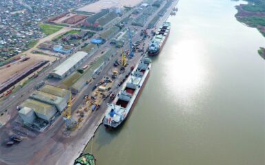 A Autoridade Portuária dos Portos do Rio Grande do Sul, a Porto Sul, informa que continua a monitorar a situação de suas unidades portuárias. Devido à manutenção do nível do Lago Guaíba acima da cota de inundação, as operações no Porto de Porto Alegre permanecem suspensas.