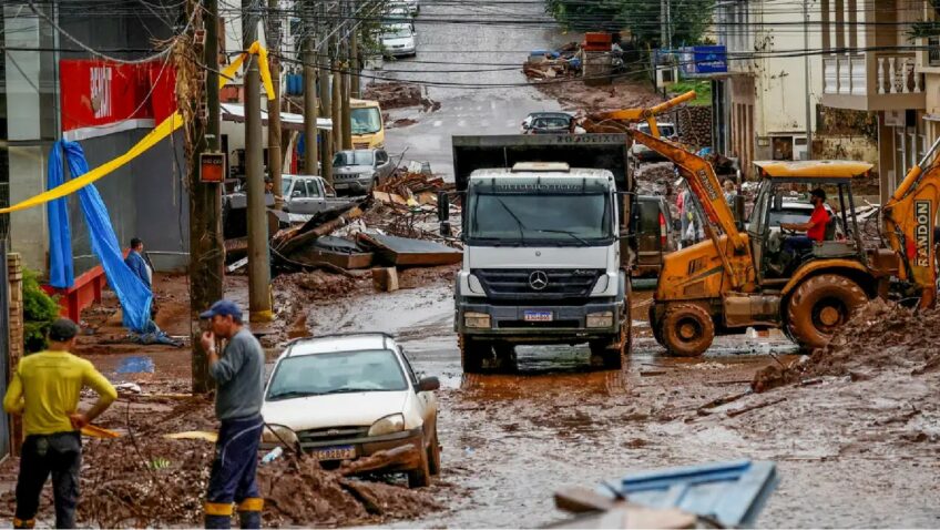 O recente desastre ambiental causado por enchentes no Rio Grande do Sul impactou significativamente a produção de veículos no Brasil. Com a inundação que afetou áreas-chave de produção e estoque, a indústria automotiva se vê diante de desafios complexo