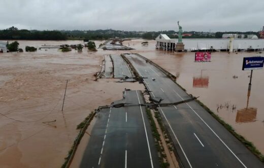 Após os desastres ocasionados pelas enchentes no Rio Grande do Sul, o Ministério dos Transportes informou em seu boletim que já foram liberados 108 trechos em 11 rodovias que cortam o Rio Grande do Sul. Neste momento, 16 trechos estão em obras ou com serviços para a liberação das pistas e não há segmentos liberados somente para veículos de emergência.