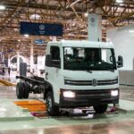 A Argentina que, historicamente, é o principal destino de exportações da Volkswagen Caminhões e Ônibus (VWCO) na América do Sul, agora passa a contar com fabricação de modelos da marca. A montadora informou que iniciará a montagem de dois caminhões da linha Delivery (9.170 e 11.180) e de dois da família Constellation (17.280 nas versões rígida e cavalo-mecânico), além do Volksbus (15.190 OD).