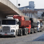 A movimentação de cargas em abril apresentou avanço no país. Segundo dados do Panorama Transportes do Observatório Nacional de Transporte e Logística (ONTL) da Infra S.A, todos os modos de transporte tiveram aumento em rodovias, ferrovias, portos e aeroportos. O setor aquaviário foi o que mais se destacou com 85,3 milhões de toneladas movimentadas no mês, o que significa o melhor abril desde o início da série histórica iniciada em 2010.