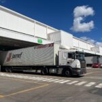 A Jamef, empresa de transporte e logística, inaugurou um novo endereço em Brasília. Na unidade será feita a distribuição, coletas e em todo o Distrito Federal e nas cidades satélites. A empresa projeta que o novo centro contribua para um aumento de 30% na produtividade.