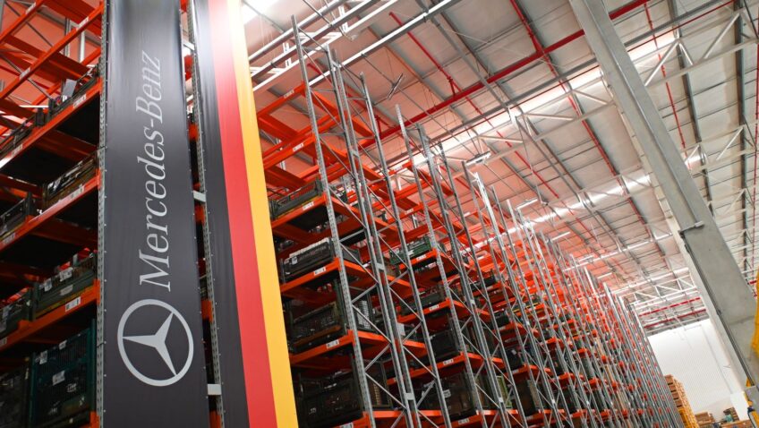 A Mercedes-Benz inaugurou sua nova central de distribuição e logística de peças em Itupeva, São Paulo. Anteriormente sediada em Campinas (SP), a central de distribuição agora opera em parceria com a Penske Logistics, especialista em soluções de cadeia de suprimentos para o setor automotivo.