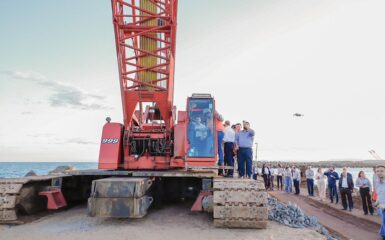 A cidade de Aracruz, no Espírito Santo, será beneficiada com um complexo portuário destinado ao recebimento de grandes embarcações, essencial para o escoamento de grãos, especialmente para o mercado asiático. Na quinta-feira (25), o ministro de Portos e Aeroportos, Silvio Costa Filho, participou da cerimônia de anúncio de R$ 2,7 bilhões em investimentos para as obras do Porto da Imetame Logística