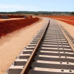 Com o objetivo de desenvolver a infraestrutura ferroviária e facilitar o escoamento da produção agrícola e mineral, a Agência Nacional de Transportes Terrestres (ANTT) aprovou, nesta semana o projeto executivo para a implantação da via permanente do trecho entre o km 131+260m e o km 167+300m, localizado entre os estados de Mato Grosso e Goiás, da ferrovia de integração do Centro-Oeste (FICO).
