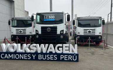 O Peru, um dos principais mercados de exportação da Volkswagen Caminhões e Ônibus (VWCO) alcançou uma frota circulante de 12.500 veículos comerciais. Desse total, 8.300 são destinados ao transporte de cargas e 4.200 atendem ao transporte de passageiros. O veículo que simboliza essa conquista foi recentemente entregue ao Grupo Arguelles, que o utilizará em sua frota de limpeza pública.