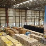 A DHL Supply Chain, especializada em armazenagem e distribuição, fechou uma parceria de logística com a Gooxxy, empresa focada em soluções sustentáveis. Com a cooperação, o objetivo é otimizar a logística de recolocação de produtos secos (não perecíveis).