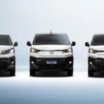 A Stellantis anunciou o lançamento simultâneo de sua linha 2025 de veículos urbanos leves a diesel no Brasil. Os novos Citroën Jumpy, Fiat Scudo e Peugeot Expert chegam ao mercado com um visual renovado e com serviços conectados, que incluem gestão de frota e recuperação veicular