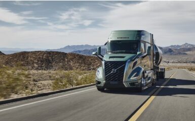 A nova planta no México terá aproximadamente 1,7 milhão de pés quadrados e será dedicada à produção de veículos pesados convencionais das marcas Volvo e Mack.