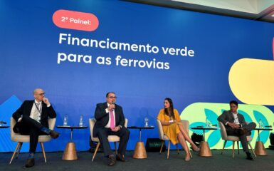 A ferrovia como modal de transporte de carga menos poluente e mais eficiente em termos energéticos, a necessidade de sua maior participação na matriz de transporte e a urgência do setor por um ambiente de negócios mais previsível, com modelagens de contratos, linhas de financiamento e incentivos mais atraentes para investidores, foram as principais temáticas do evento VIII Brasil nos Trilhos, realizado, na última terça-feira (27), em Brasília