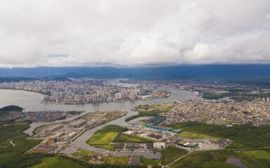 Em julho, o Porto de Santos alcançou uma marca histórica ao movimentar 16,3 milhões de toneladas, representando um crescimento de 6,9% em comparação ao mesmo mês de 2023, quando foram movimentadas 15,3 milhões de toneladas