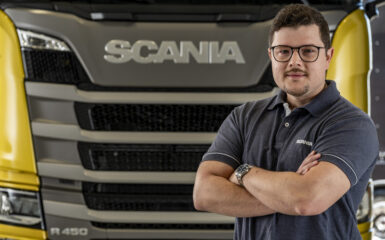 A Scania anunciou Fernando Valiate como novo diretor de serviços para suas operações comerciais no Brasil. Valiate, que já respondia pela área desde o final de 2023, foi apresentado oficialmente durante a Lat.Bus 2024, realizada de 6 a 8 de agosto no São Paulo Expo.