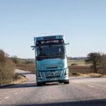 No próximo ano, a Volvo Trucks lançará uma nova versão de longo alcance do seu modelo FH Electric, capaz de percorrer até 600 km com uma única carga.