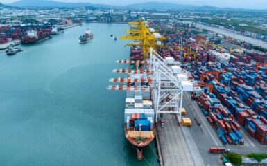 O porto de Santos registrou em agosto a movimentação de 15,89 milhões de toneladas de carga. Com esse resultado, que é 4,9% superior ao mesmo mês de 2023 (15,15 milhões de toneladas), alcança mais um recorde, segundo a Autoridade Portuária de Santos (APS).