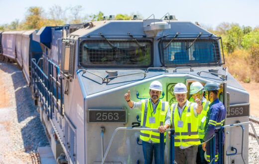 A malha ferroviária brasileira ganhou mais um reforço, com a inauguração do terminal rodoferroviário em Alvorada (TO). Com capacidade para carregar em média 12 vagões por hora, podendo levar até duas composições por dia, a nova estrutura vai possibilitar o transporte de até cinco mil toneladas de grãos diariamente, segundo informou o Ministério dos Transportes.