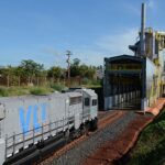 A VLI, especialista em soluções logísticas que integram ferrovias, portos e terminais, e a distribuidora de combustíveis ALE formalizaram uma parceria estratégica para a compensação de dióxido de carbono (CO₂) em todo o transporte de combustíveis realizado nas ferrovias operadas pela VL