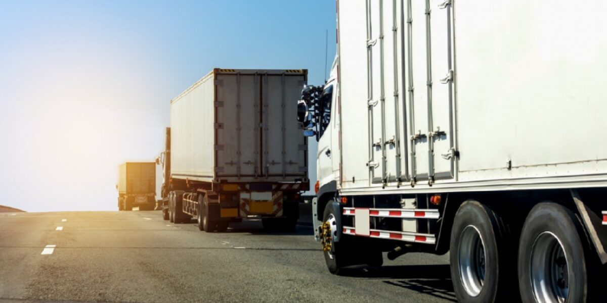 O preço médio do frete por quilômetro rodado encerrou o mês de agosto em R$ 6,36, um aumento de 0,47% em relação a julho, conforme dados do Índice de Frete Edenred Repom (IFR).