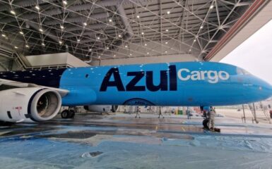 A Azul Cargo Express recebeu o primeiro de dois aviões cargueiros recém-convertidos que reforçarão sua frota.