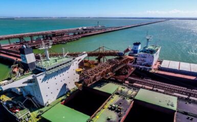 A Ferroport, responsável pelo terminal de minério de ferro no Porto do Açu, em São João da Barra, completa uma década de operações com resultados expressivos