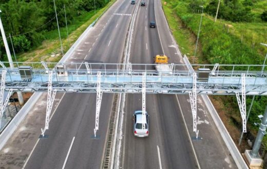 Na próxima segunda-feira, 14 de outubro, o ministro dos Transportes, Renan Filho, apresentará uma Resolução que visa a implementação do sistema de pedágio eletrônico, conhecido como free flow, em todo o território nacional.