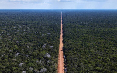 As obras de asfaltamento da BR-319, que liga Manaus (AM) a Porto Velho (RO), poderão ser retomadas após uma decisão da Justiça Federal que derrubou a Ação Civil Pública proposta pelo Laboratório de Observação do Clima