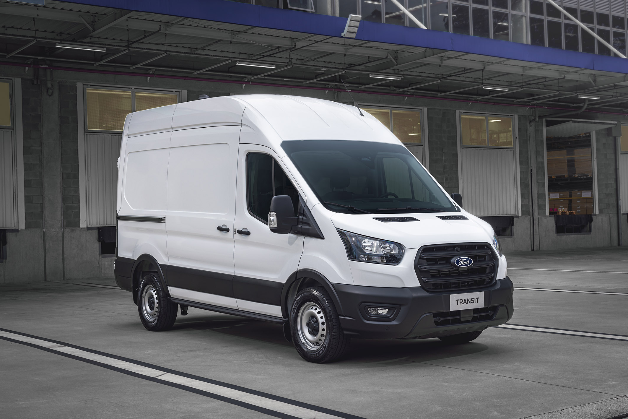 Ford Pro encerra o primeiro semestre com crescimento de 53% em vendas de vans e picapes