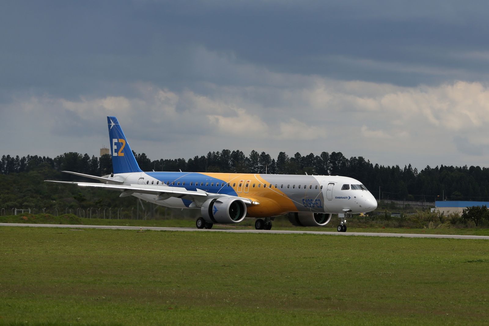 Tarifas dos EUA pressionam Embraer, mas companhia mantém projeção de receita para 2025