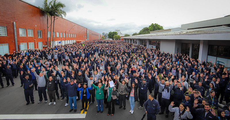 Metalúrgicos da Scania garantem acordo de dois anos com aumento real