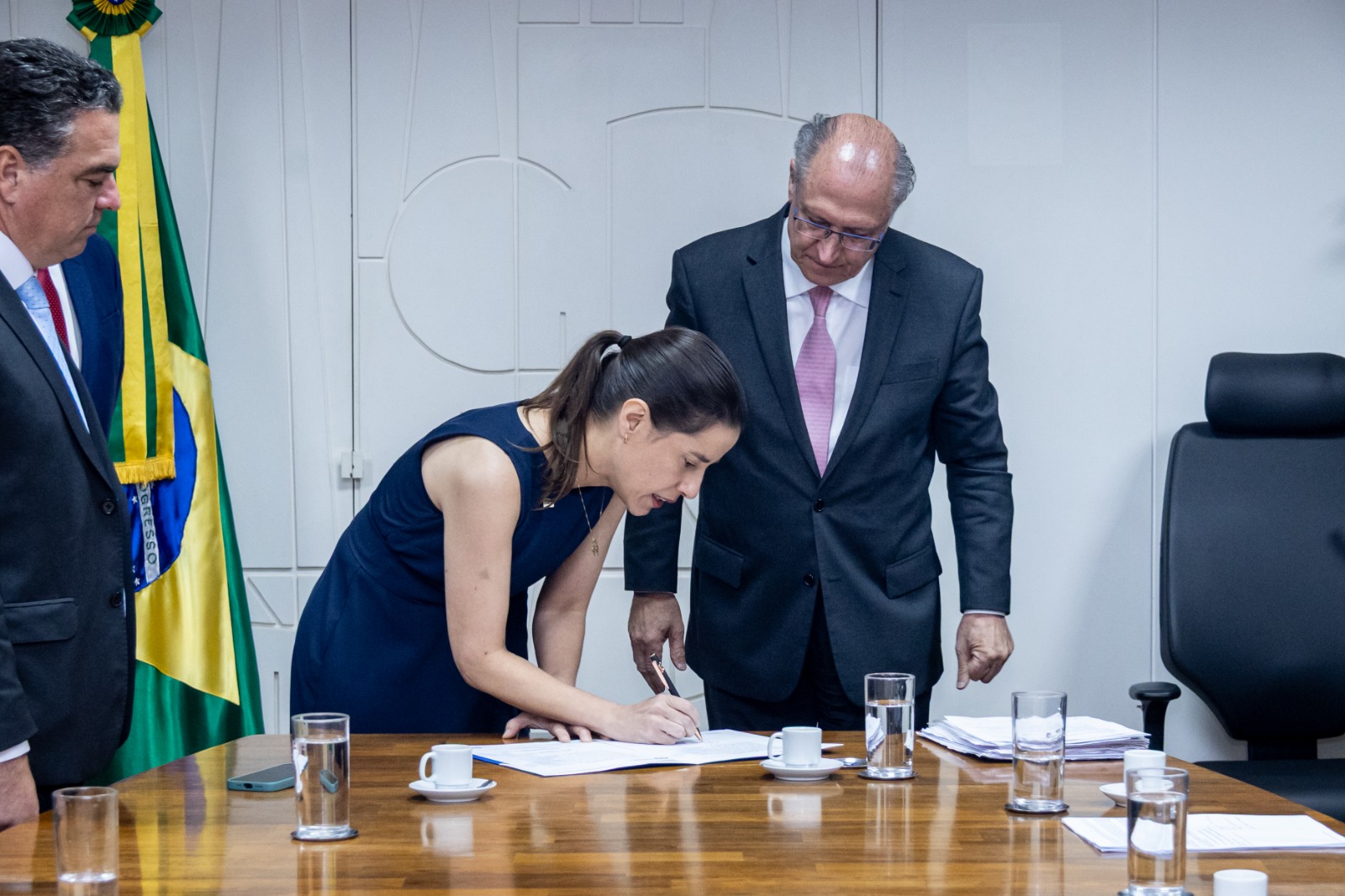 Pernambuco formaliza criação de zona de processamento de exportação no Porto de Suape