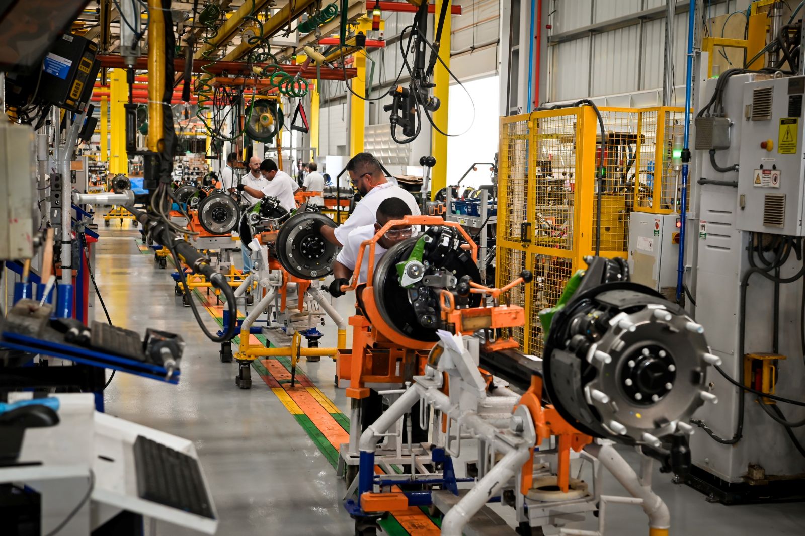 Suspensys passa a produzir neste mês todos os eixos de caminhões Mercedes-Benz