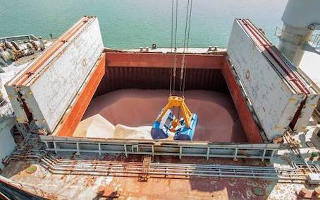 Governo prepara prioridade para navios com fertilizantes nos portos brasileiros