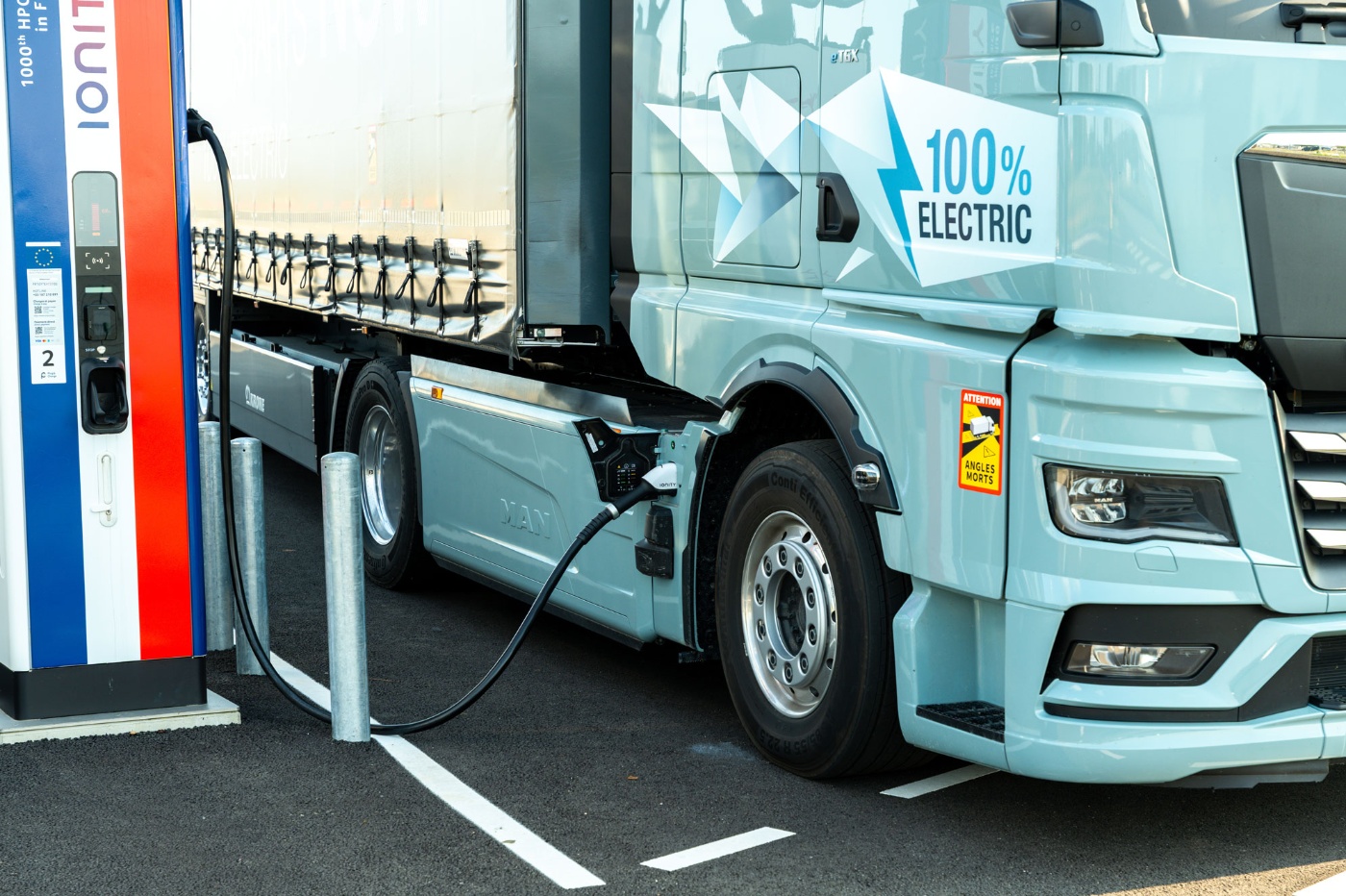 Europa precisará de 35 mil carregadores para caminhões elétricos até 2030, diz indústria