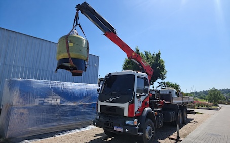 Balsas e estradas desafiam transporte de equipamentos a Manaus